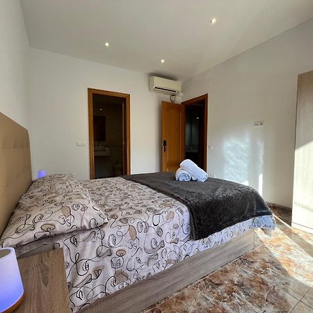Amplio Apartamento, 5 Camas Sant Esteve Sesrovires Esterno foto