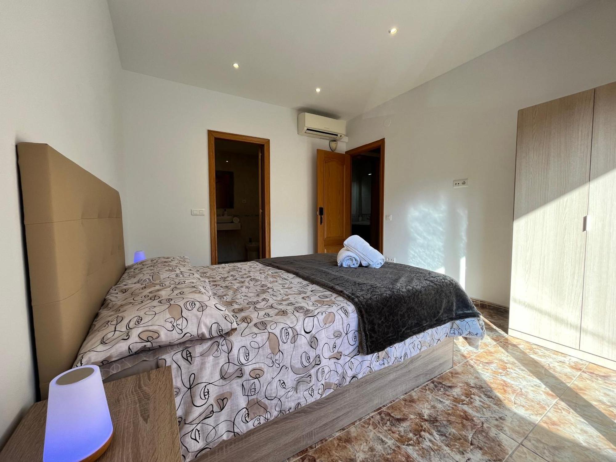 Amplio Apartamento, 5 Camas Sant Esteve Sesrovires Esterno foto
