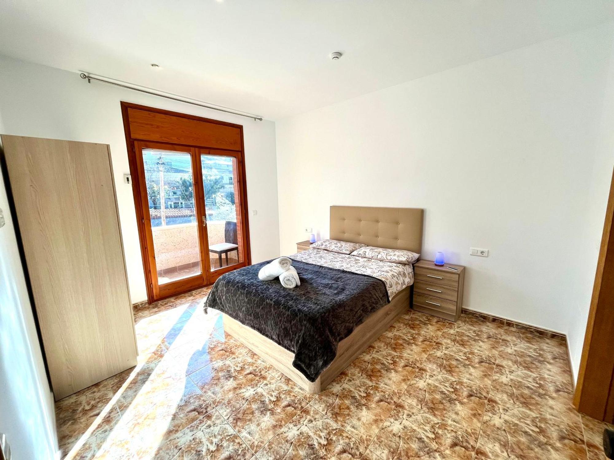Amplio Apartamento, 5 Camas Sant Esteve Sesrovires Esterno foto