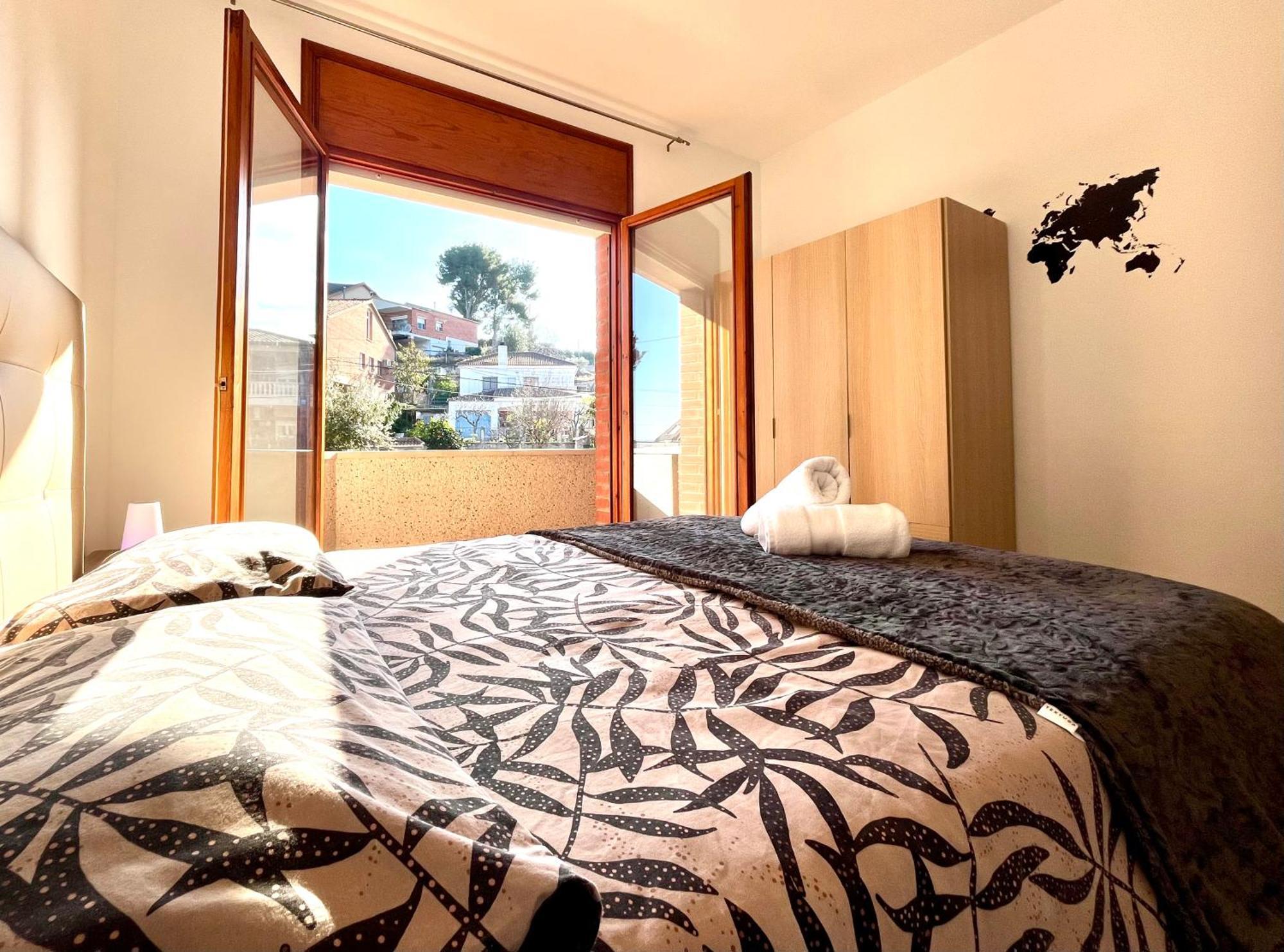 Amplio Apartamento, 5 Camas Sant Esteve Sesrovires Esterno foto