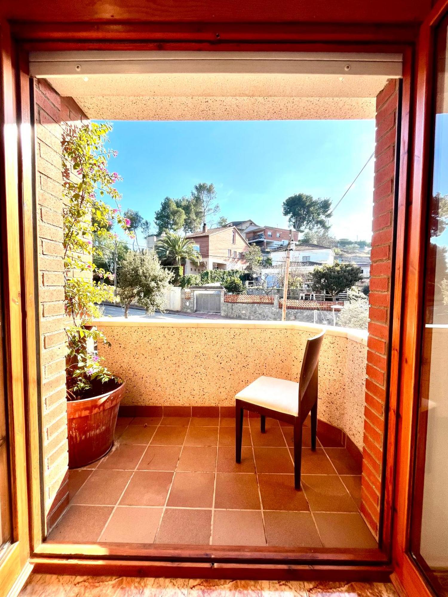 Amplio Apartamento, 5 Camas Sant Esteve Sesrovires Esterno foto