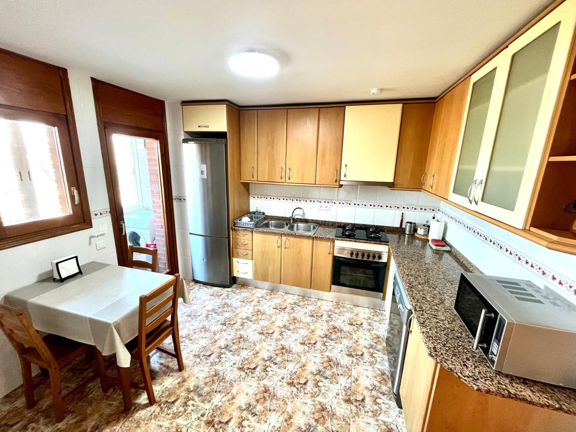 Amplio Apartamento, 5 Camas Sant Esteve Sesrovires Esterno foto