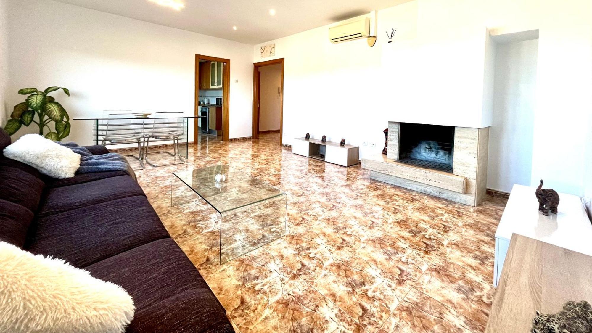 Amplio Apartamento, 5 Camas Sant Esteve Sesrovires Esterno foto